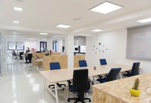 comment-equiper-son-bureau-avec-des-mobiliers-pas-chers -640x437 Carrefour au cœur d’une polémique pour une affaire d’esclavagisme